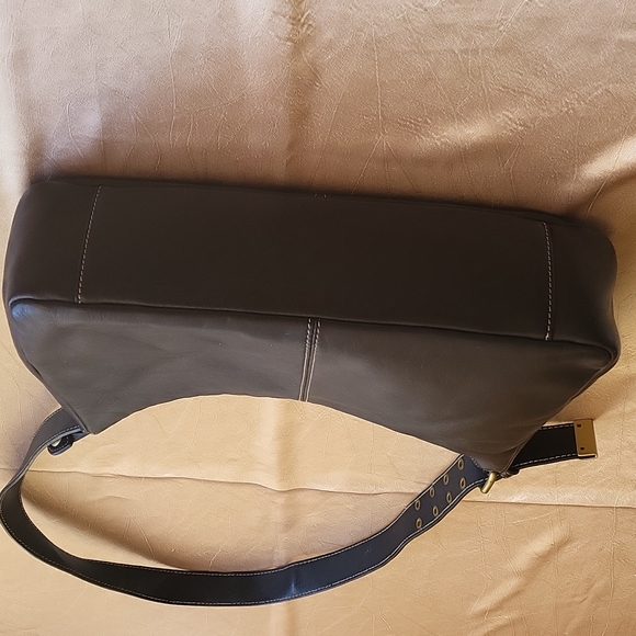 Etienne Aigner EUC women's black 100% cowhide leather medium shoulder bag - Picture 5 of 11